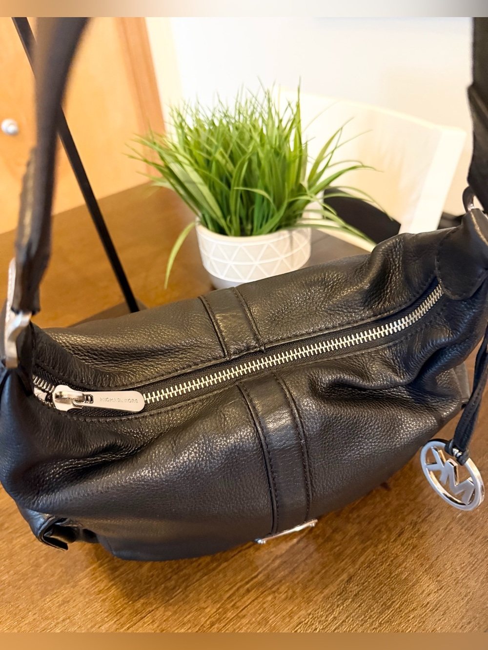 Michael Kors Vintage Moxley Hobo - Picture 5 of 8